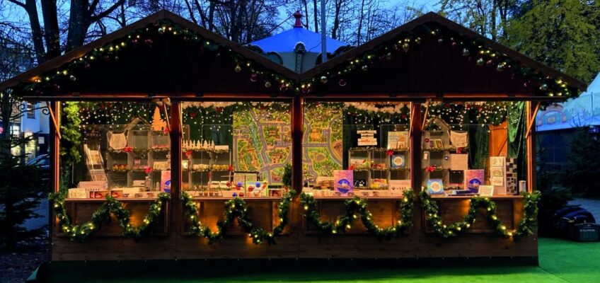 Stand der Kirchen auf dem Jülicher Weihnachtsmarkt